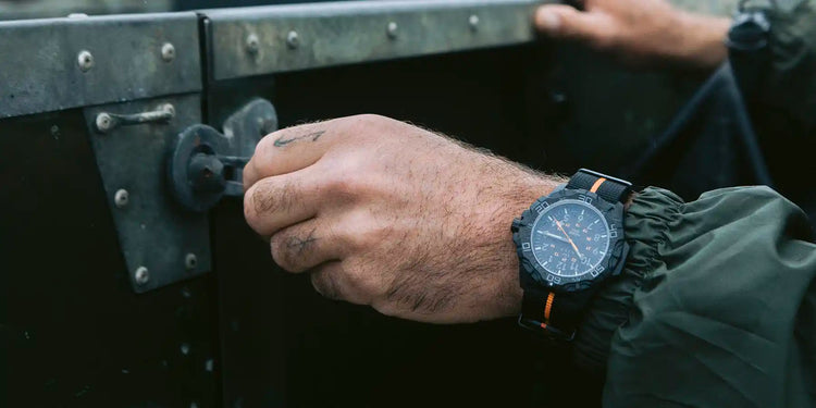 Why Outdoor Watches Wear Differently in Cities vs Countryside